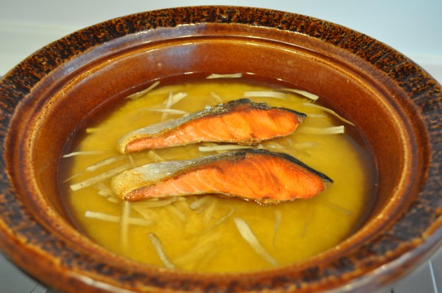 土鍋レシピ「3杯はおかわりする」鮭と牛蒡の炊き込みご飯