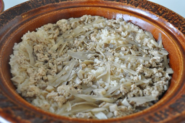 鶏ミンチと牛蒡と舞茸の炊き込みご飯を作ってみた！「土鍋レシピ」