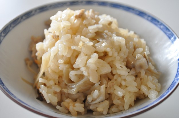 鶏ミンチと牛蒡と舞茸の炊き込みご飯を作ってみた！「土鍋レシピ」