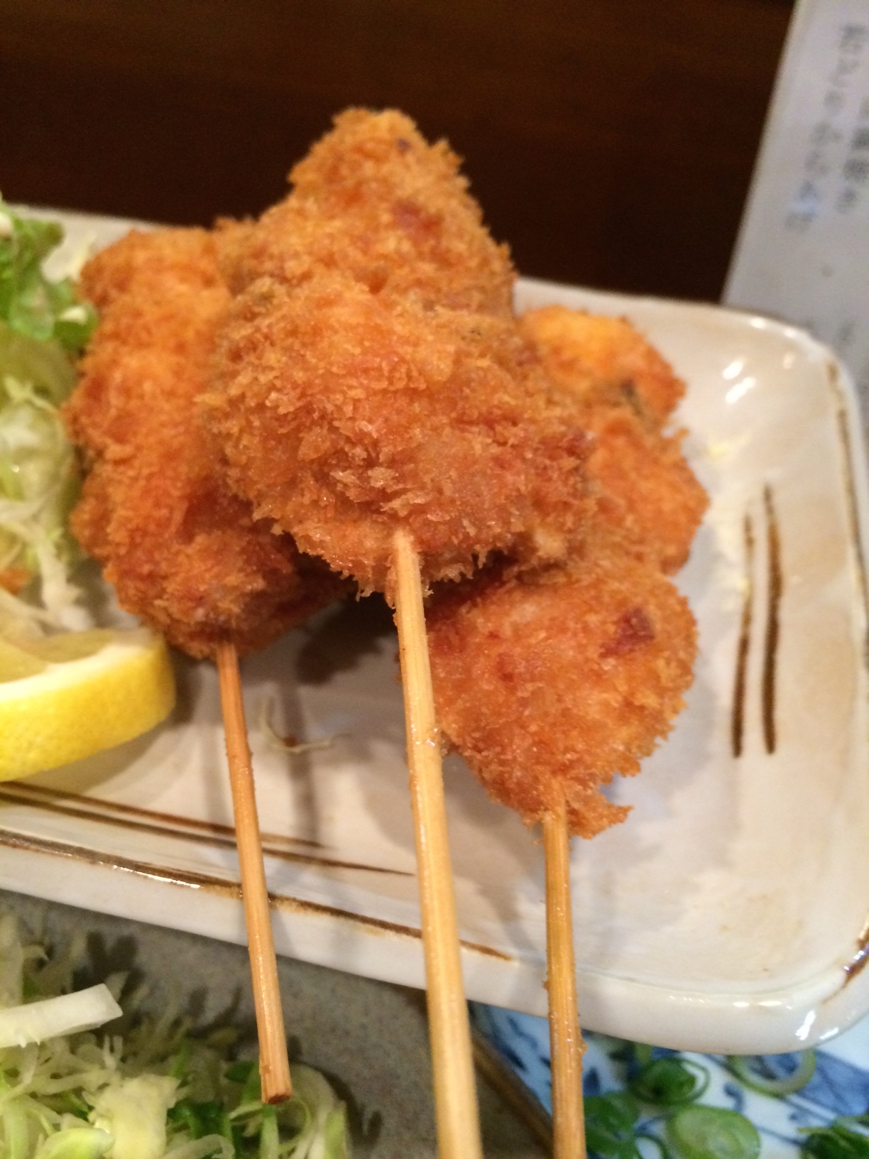 近所の庶民的な焼鳥屋さんの「つくね」がめっちゃ美味かった!|吹田市