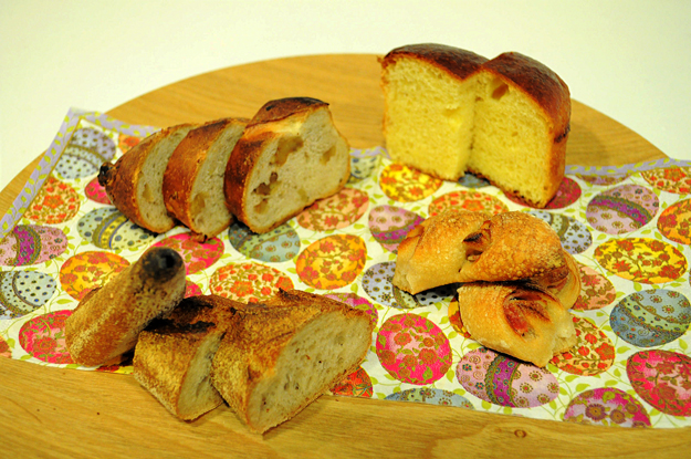 我家では朝にパンを食べずに夜に食べます、なぜなら