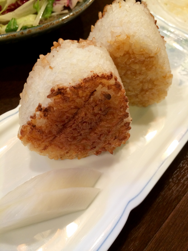 女性店主が営む「魚中心の居酒屋」さんは、牛のタタキも旨い。