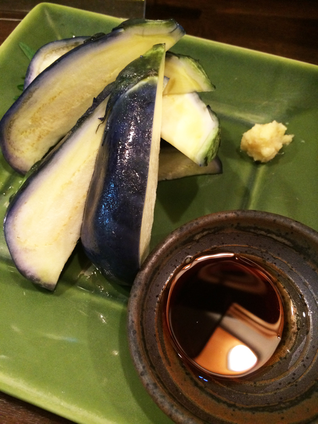 女性店主が営む「魚中心の居酒屋」さんは、牛のタタキも旨い。