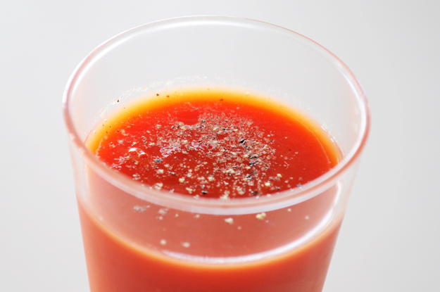 トマトジュース(レッドアイ)に胡椒を入れると美味しいらしいので試してみた!