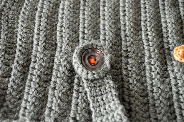 「Mother of Yotchan」イタグレポンチョを編む。