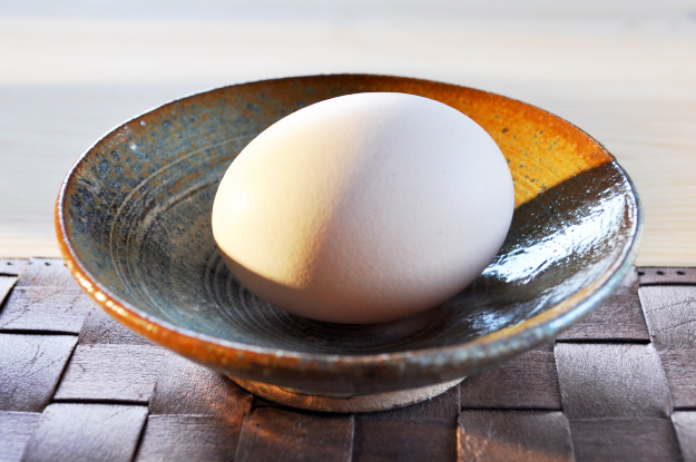 「卵かけ御飯」北坂養鶏場のたまごを、土鍋で炊いた白飯にかけて食べる|淡路島レシピ