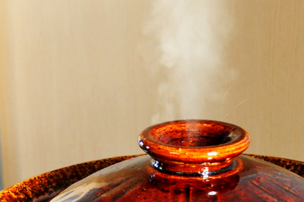 「卵かけ御飯」北坂養鶏場のたまごを、土鍋で炊いた白飯にかけて食べる|淡路島レシピ