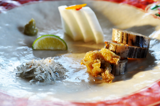 「卵かけ御飯」北坂養鶏場のたまごを、土鍋で炊いた白飯にかけて食べる|淡路島レシピ