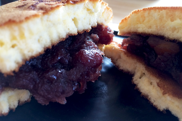 粒あんも、生地も俺好みの淡路島五色町のデカすぎる「どら焼き」を食べた！満足×２