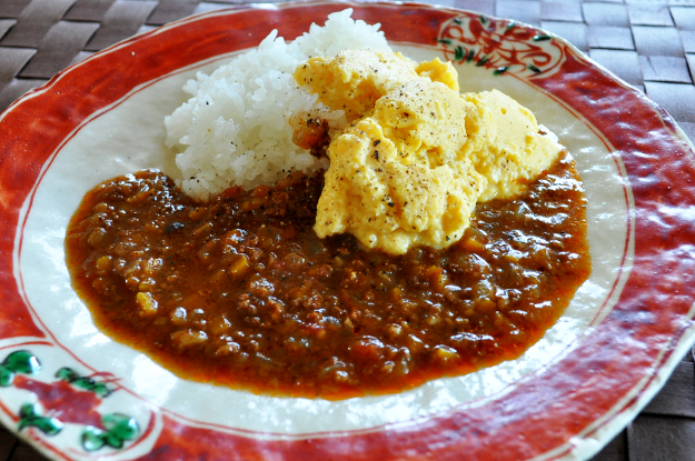 コトコト煮込むこと８時間「淡路島の玉ねぎ」をたっぷり使った、よっちゃんの「自家製ミートソース」が出来たよ！
