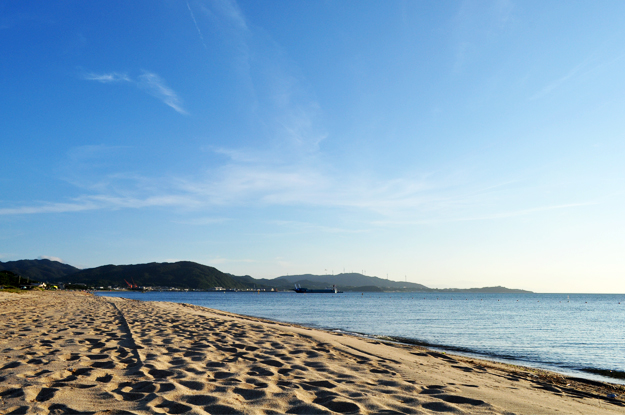 静かな花火を観て涙する。淡路島の花火大会と夕焼け空｜慶野松原花火大会