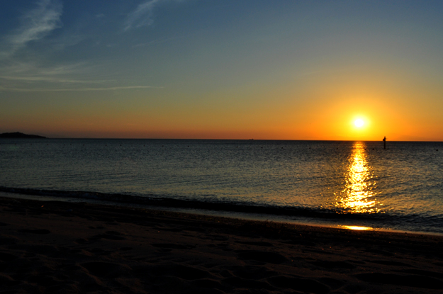 静かな花火を観て涙する。淡路島の花火大会と夕焼け空｜慶野松原花火大会