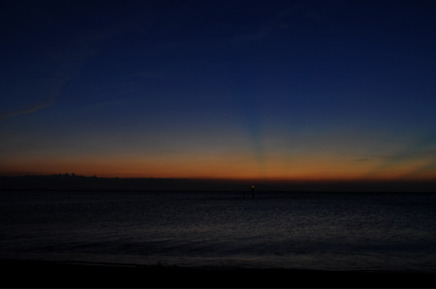 静かな花火を観て涙する。淡路島の花火大会と夕焼け空｜慶野松原花火大会
