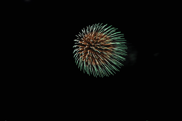 静かな花火を観て涙する。淡路島の花火大会と夕焼け空｜慶野松原花火大会