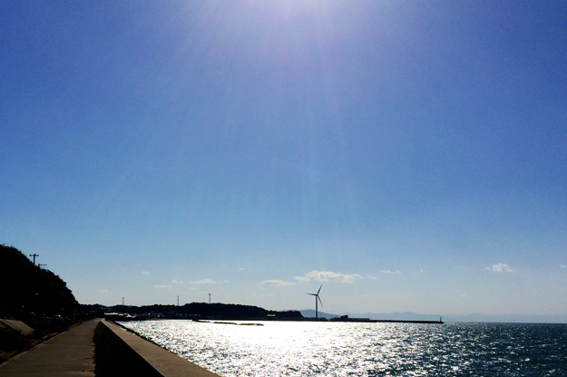 淡路島の日曜日「2000人が参加したアワイチ」を見ながら、「海沿い」を気持ちよくランニングして、愛犬の散歩に行く。