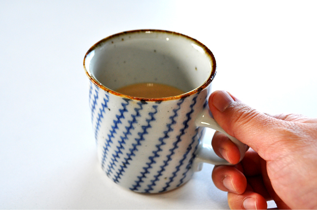 朝から苦手な「珈琲」を飲み、海を眺め「海の声」を聞く