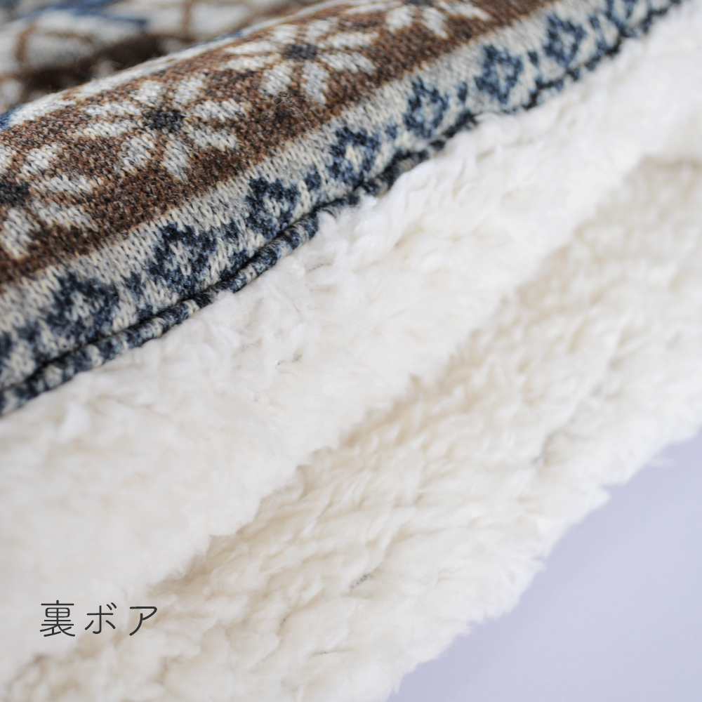 「犬寝袋＆カフェマット」の撮影中もぬくぬく、ねんねzzz｜ふわっと、もこもこ寝袋「保温効果抜群ニットボンディング」｜ジャガードニット裏ボア生地