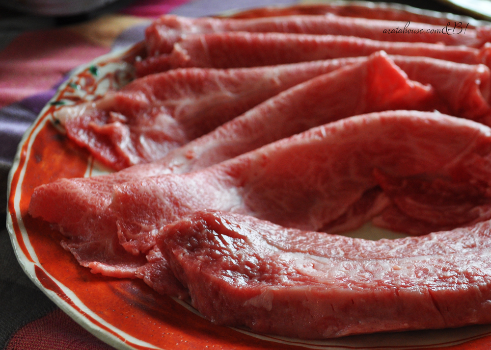 肉を食う。妻が涙を流す。