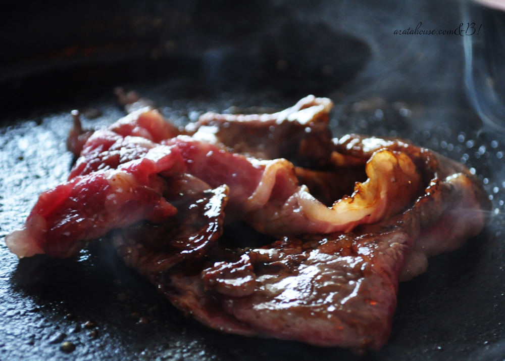 肉を食う。妻が涙を流す。