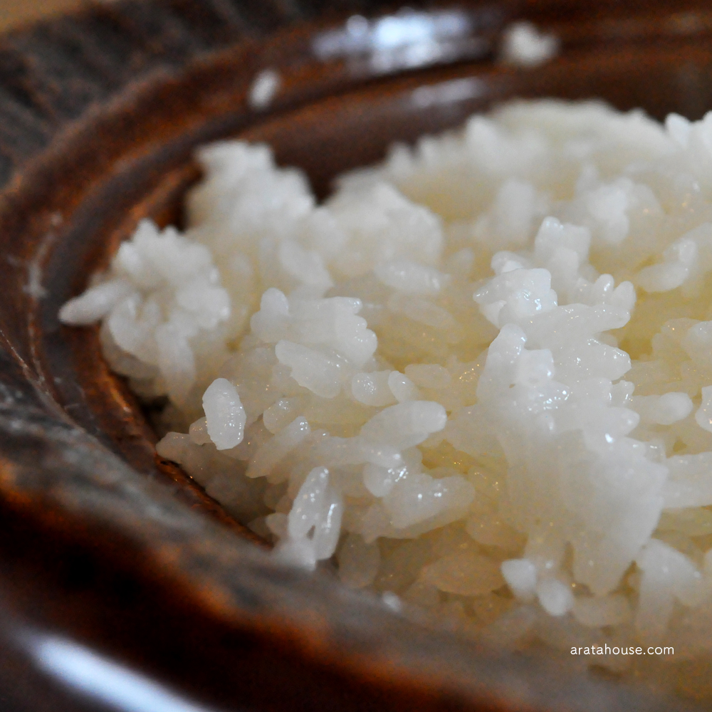淡路島の漁師(隣の爺さん)が釣った新鮮な太刀魚。刺身、酢漬け、炙り、寿司を熱燗とともに。