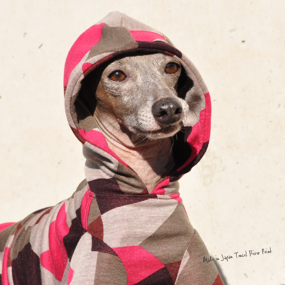 カラフルで滑らかな質感が気持ち良い犬服を作りました(日本製)